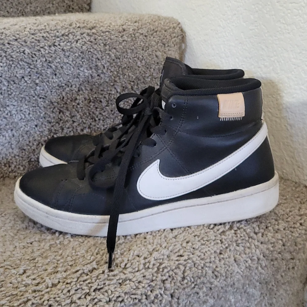 Nike Court Royale 2 Mid sneakers in black and white. Size 7